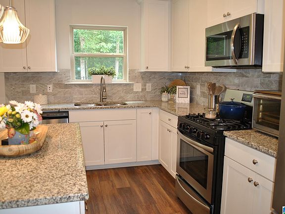4th image of 190 Lakeridge Dr