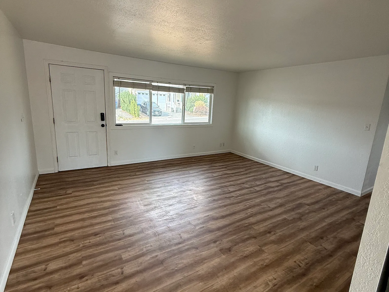 3 bed, 914 sqft, $2,450 — Photo 3