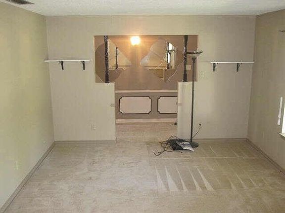 5th image of 2406 Meadow Creek Dr