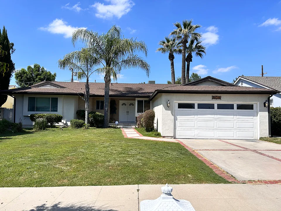 23723 Oxnard St