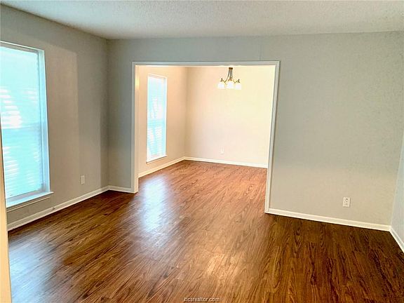 4th image of 218 Redmond Dr