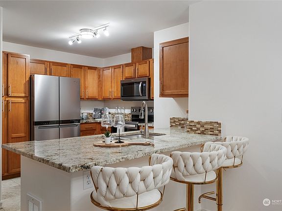 4th image of 18501 SE Newport Way Unit J139