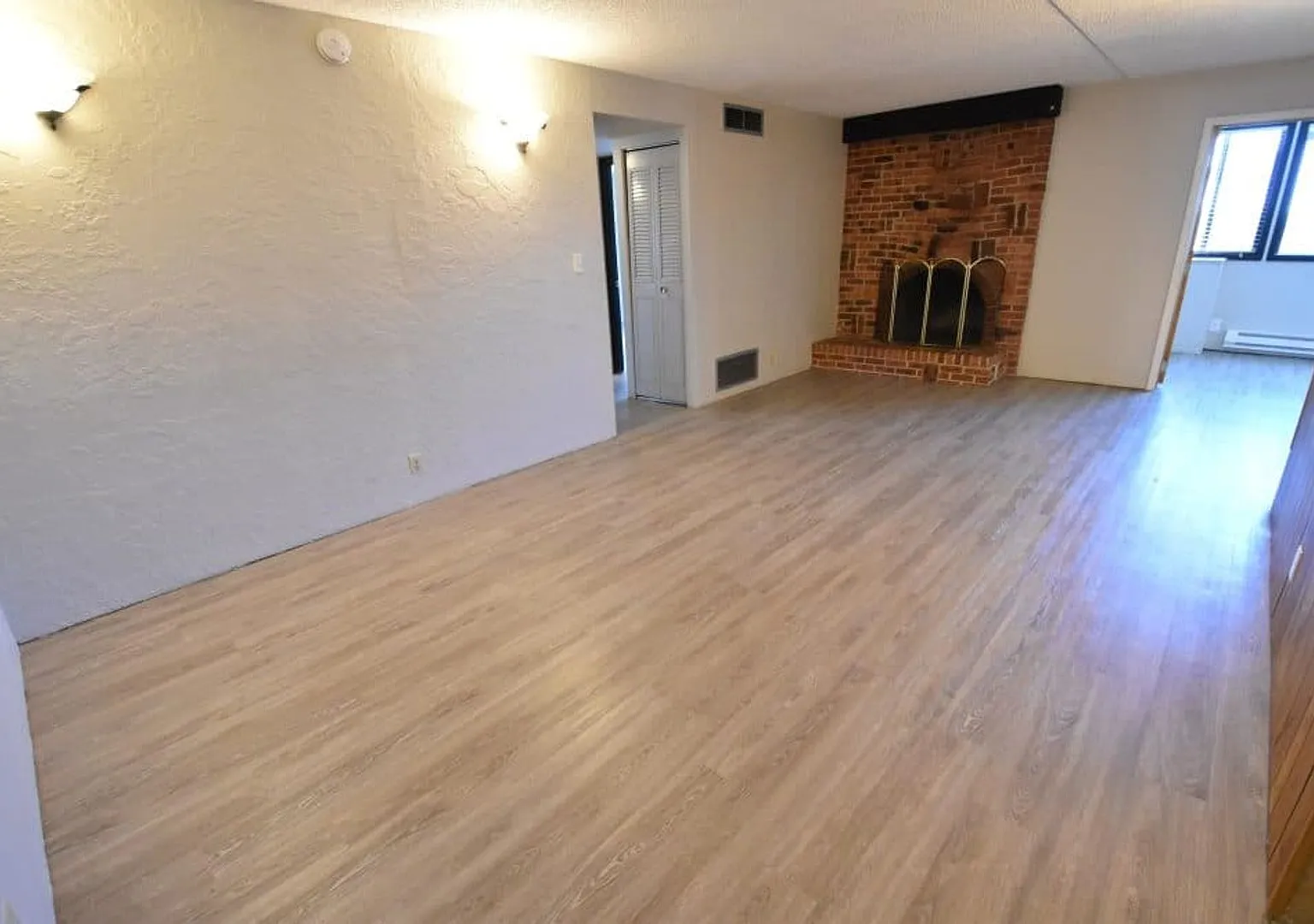 3 Bedroom Unit Available Now in Spanish Towers! — Photo 3