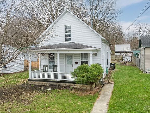 3rd image of 224 Gordon St