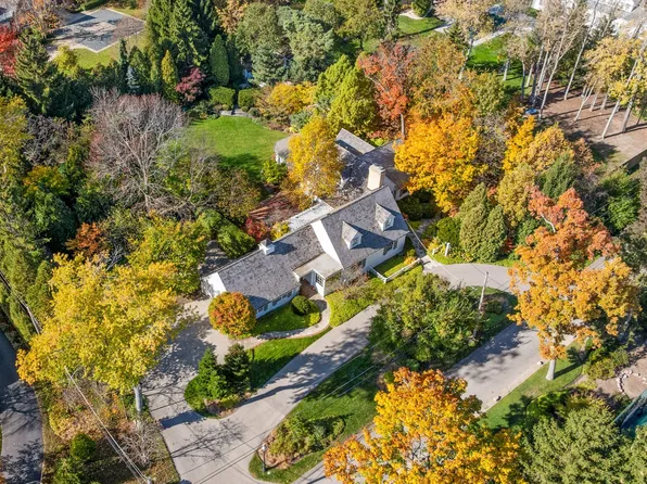 1070 Meadow Ln, Lake Forest, IL 60045