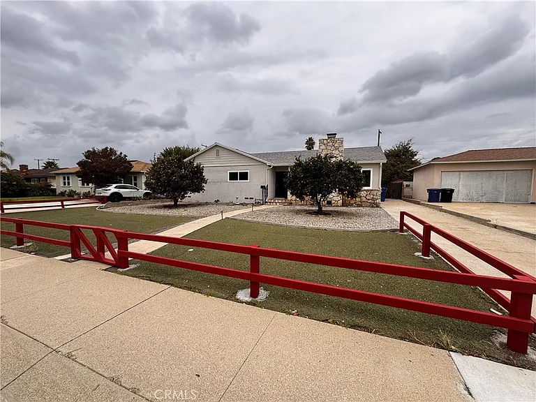 832 W Granada Ct — Photo 2