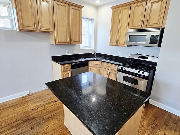 4th image of 2809 W Washington Blvd #302