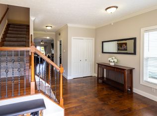 345 Kenilworth Rd, Bay Village, OH 44140