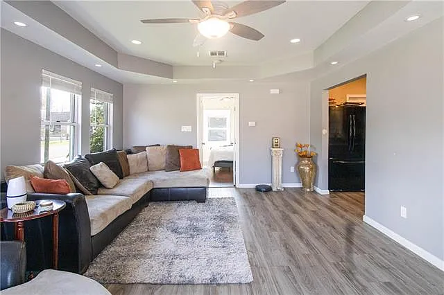 3 bed, 2.0 bath, 1450 sqft, $1,550 — Photo 2