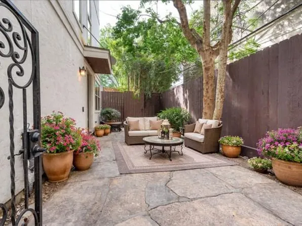 1112 Peveto St #C, Houston, TX 77019