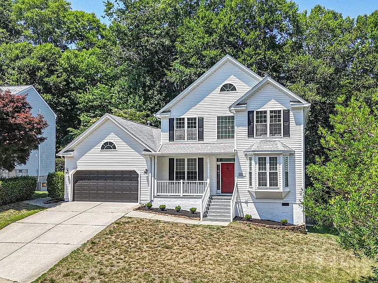 717 Lantern Pl — Photo 3
