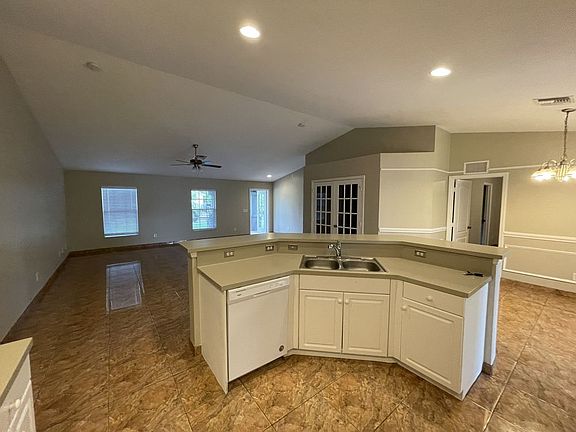 3rd image of 1066 Summa Blvd