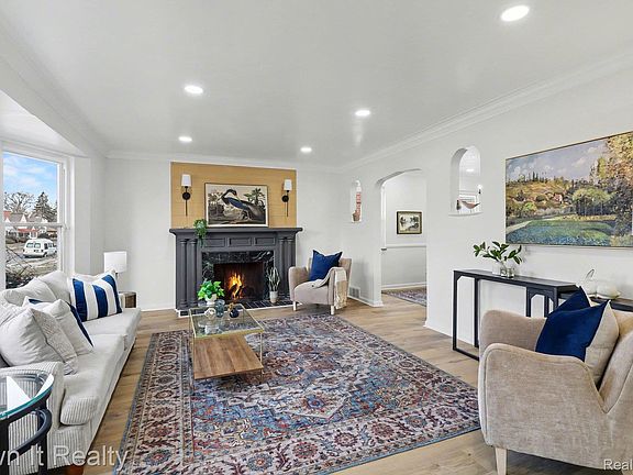 4th image of 18428 Snowden St