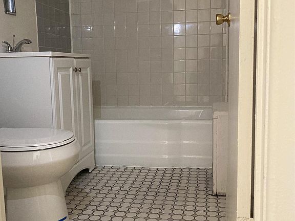 4th image of 609 Elmwood Ave #Pg