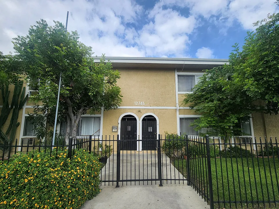 12745 Vanowen St #16