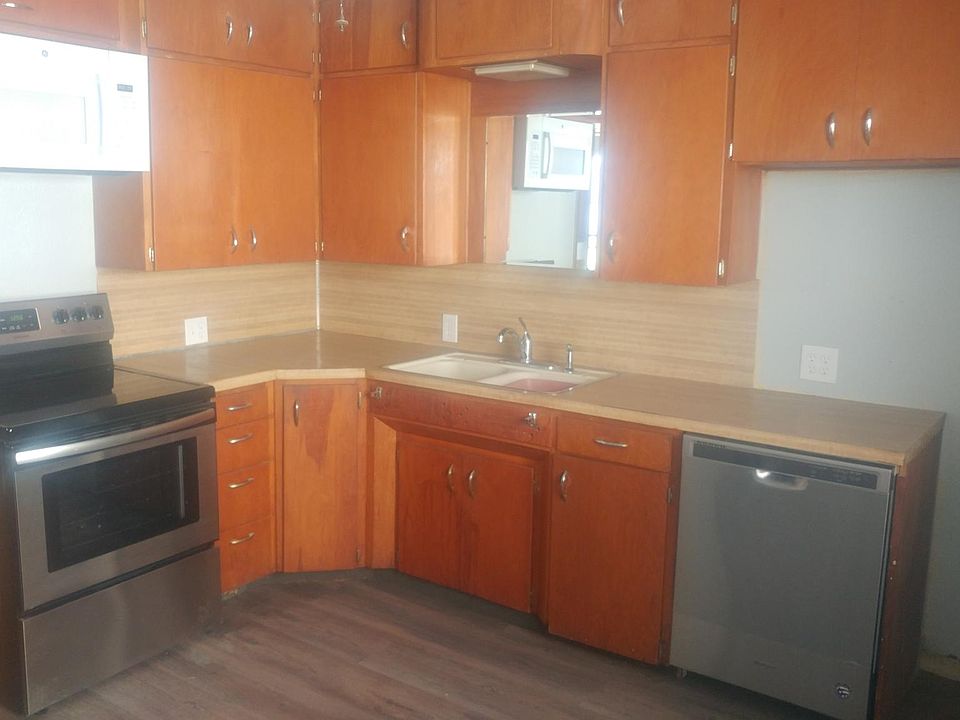 2nd image of 506 S Section Line St
