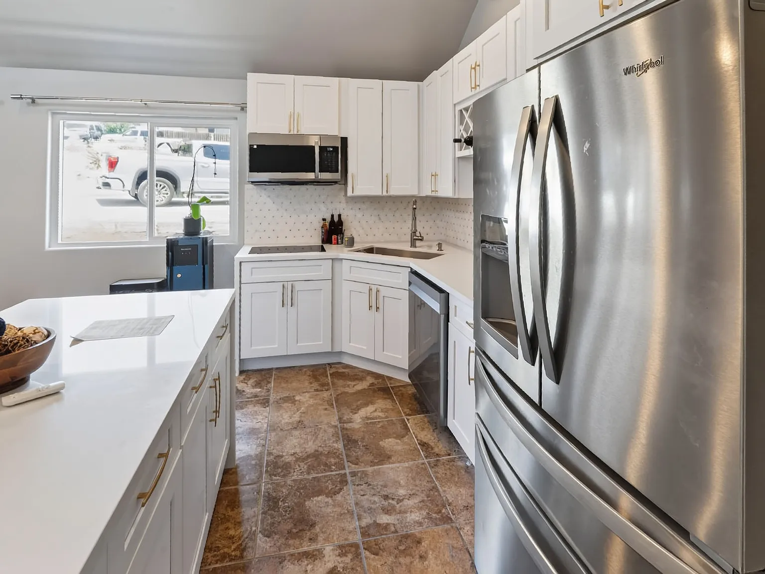 3 bed, $3,400 — Photo 2