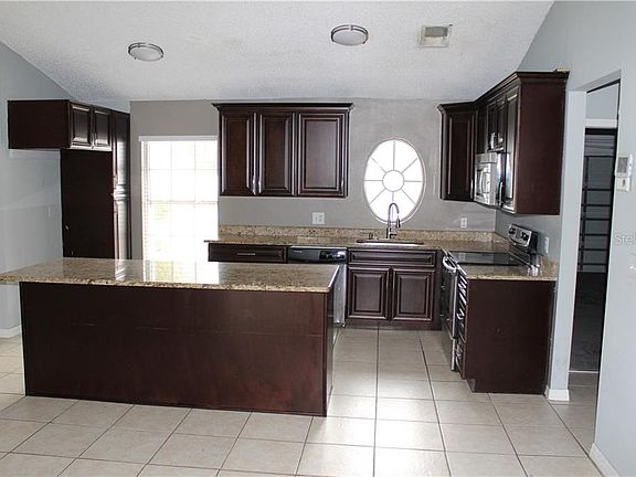 4th image of 804 Palm Forest Ln