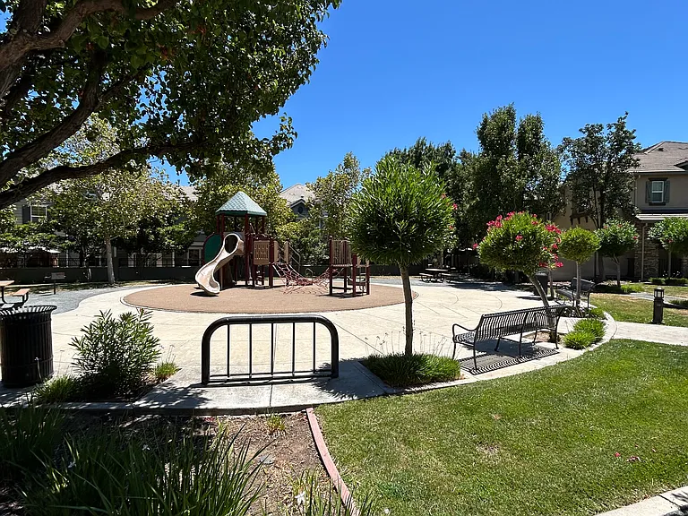 228 W Lucita Way — Photo 27