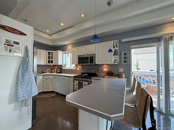 4th image of 60 Trenton Ave