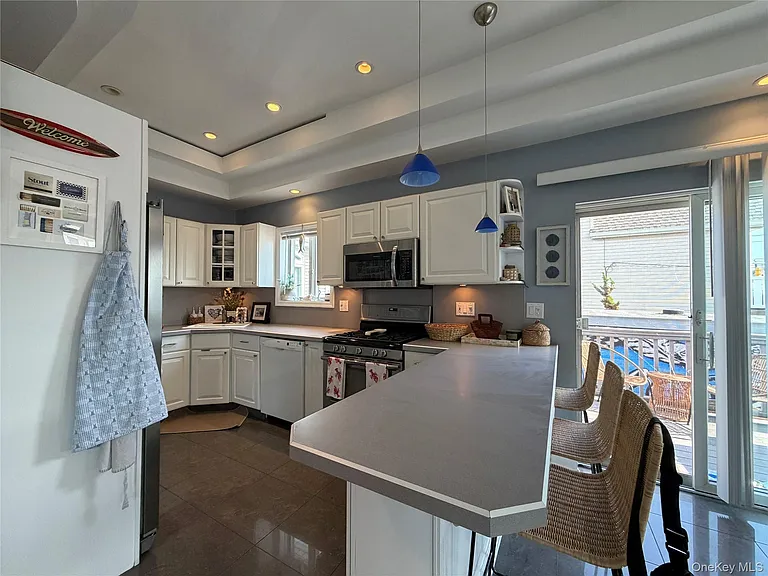 60 Trenton Ave — Photo 4