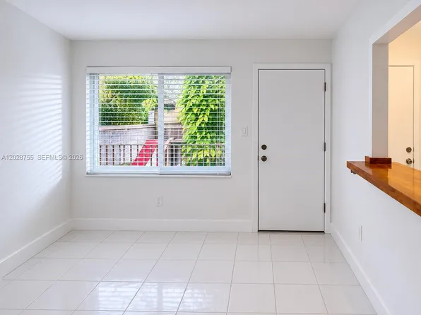 6330 SW 79th St APT 23, South Miami, FL 33143