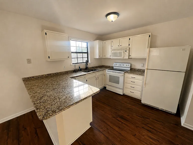 50 Carriage House Dr — Photo 5