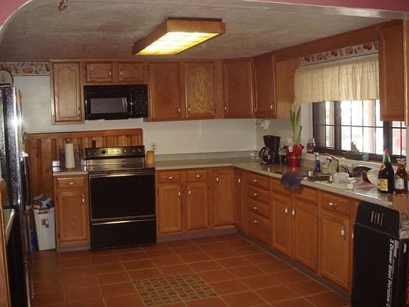 2nd image of 2278 Woodville Pike