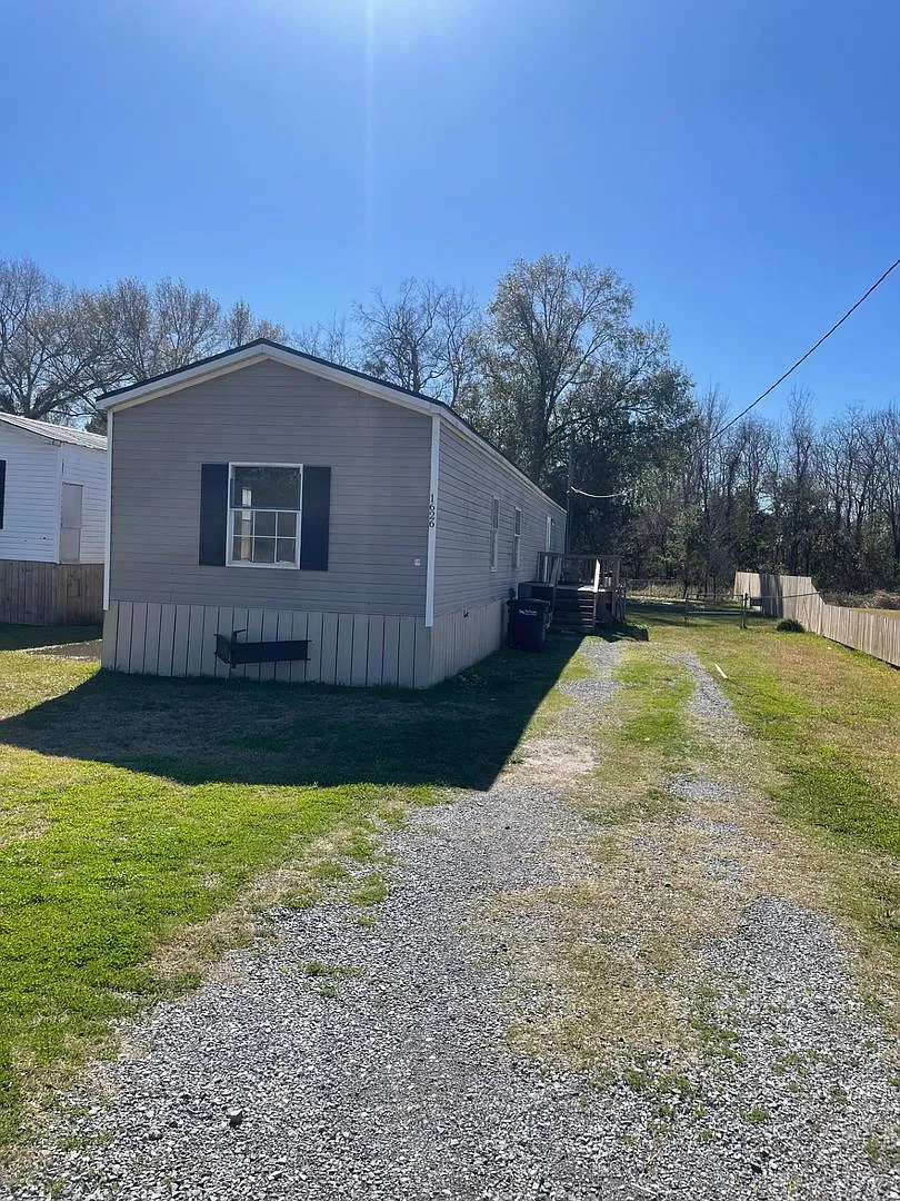 Building Photo - 1626 Bradley Ln
