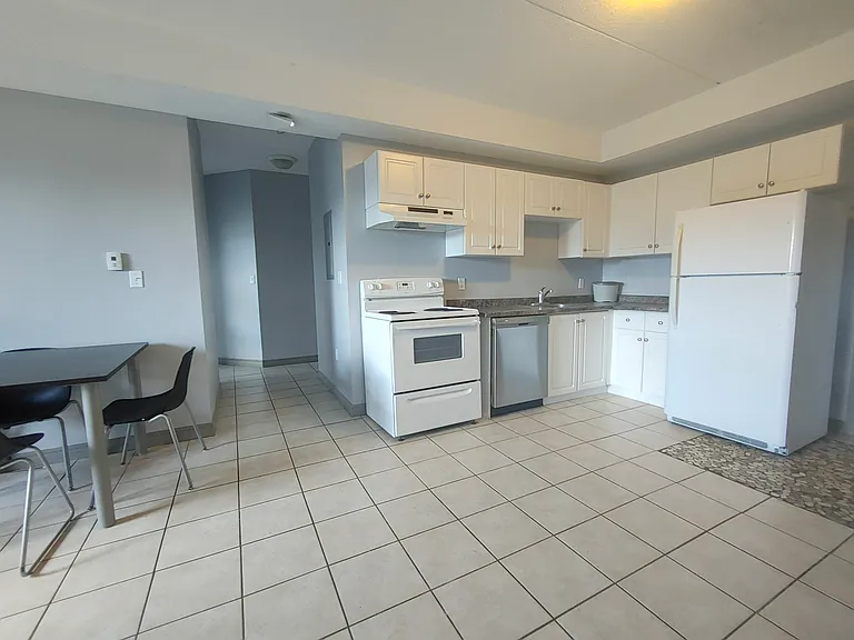 325 Spruce St — Photo 7