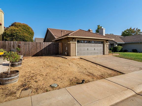 4th image of 2420 Wild Rose Dr