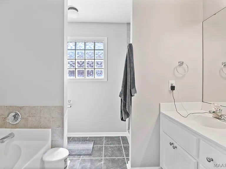 1225 Westfield Ln — Photo 15