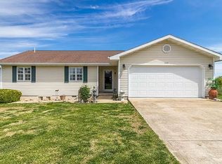 1201 Troutman Dr, Lebanon, MO 65536