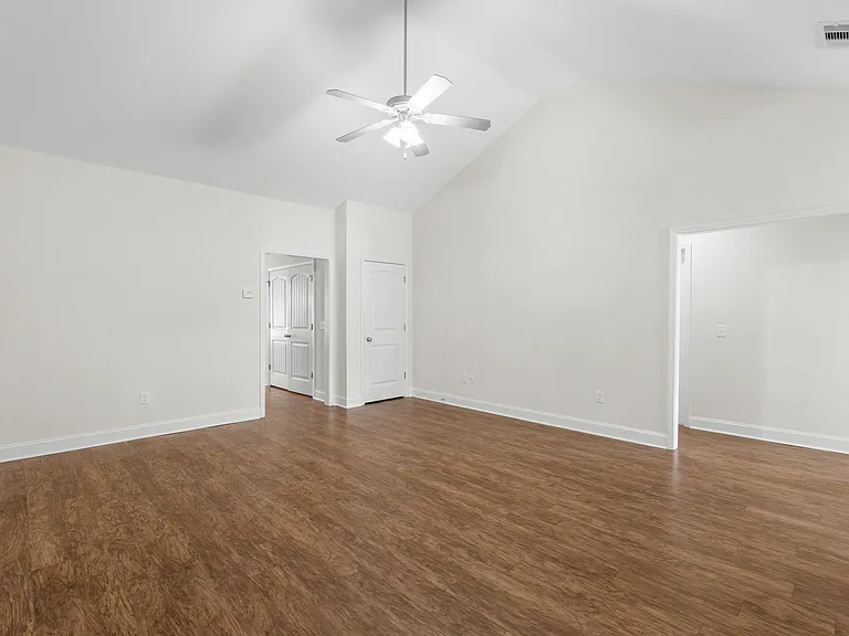 102 Ledbury Cv — Photo 5