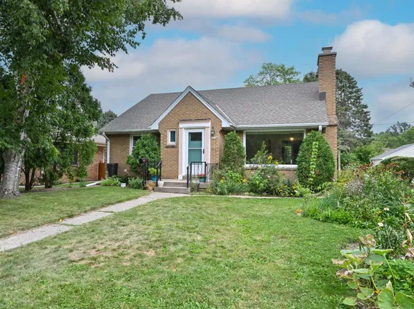 5676 North Milwaukee River PARKWAY, Glendale, WI 53209