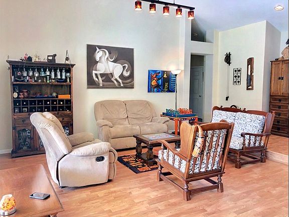 5th image of 1049 Laguna Springs Dr