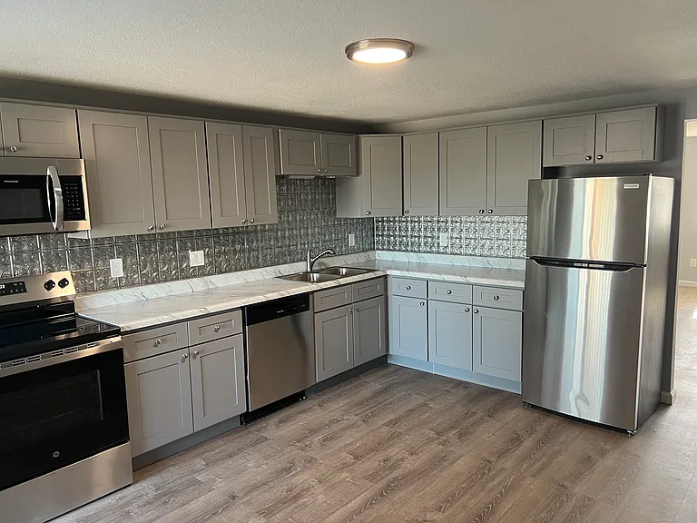 Holly Brook Apartments — Photo 7