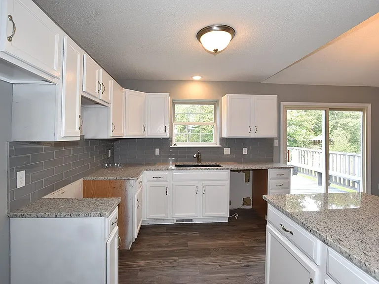 13650 Hunter Dr — Photo 26