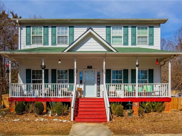 701 Diana Dr, Thomasville, NC 27360