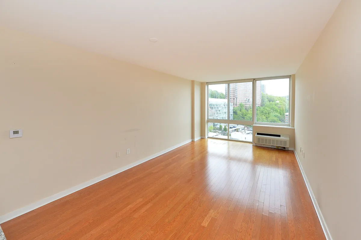 Building Photo - 1111 Hudson Park #1111