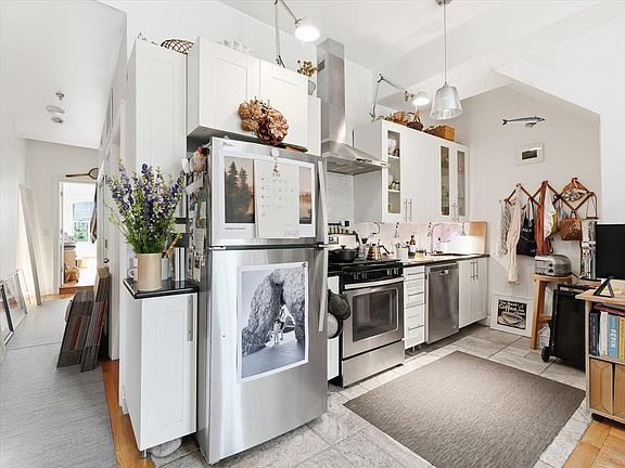 5th image of 163 Grand St #2