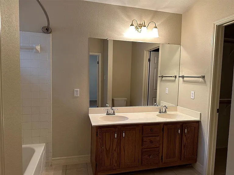 706 Luke Ln — Photo 10