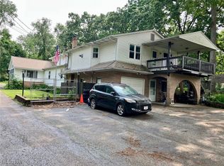 1088 Buena Vista Dr, Akron, OH 44319