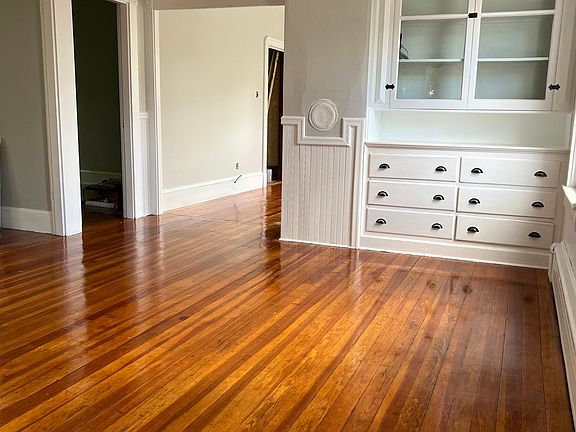 3rd image of 152 Hemlock St #1