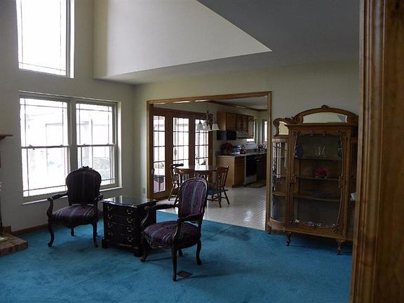 4th image of 9 Whispering Woods Ln