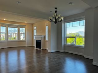 1332 Williamsburg Walk NE, Issaquah, WA 98029