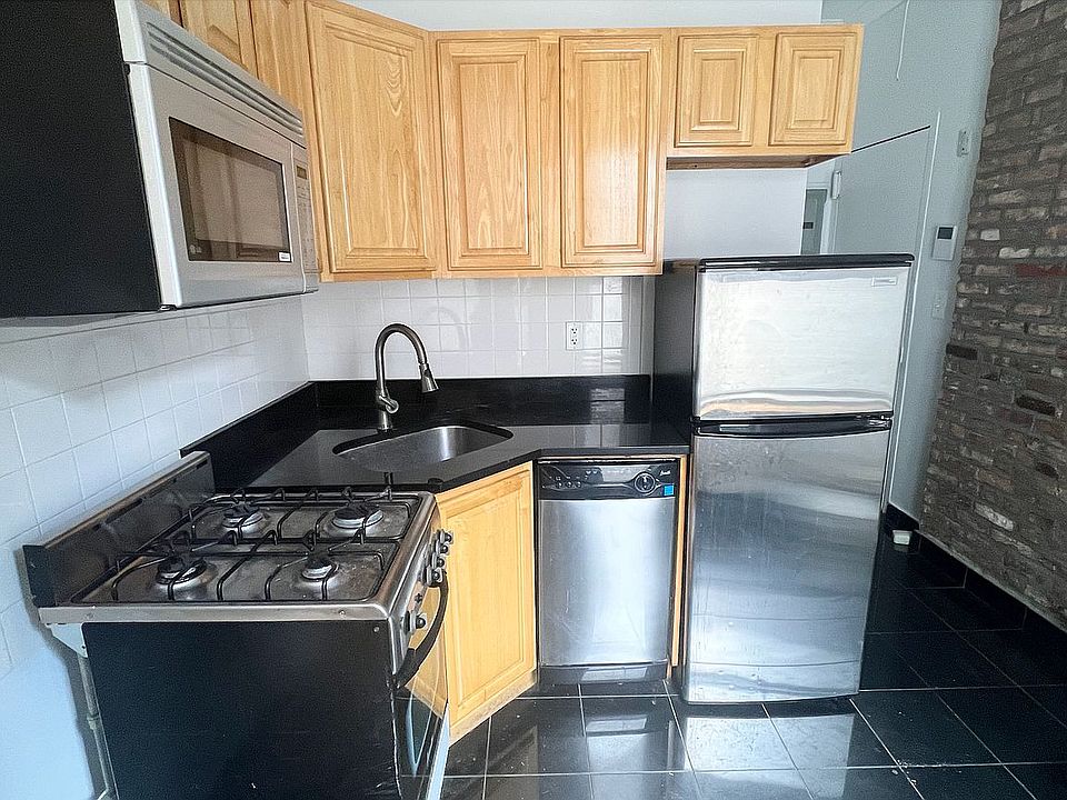 1st image of 121 Saint Marks Pl APT 28
