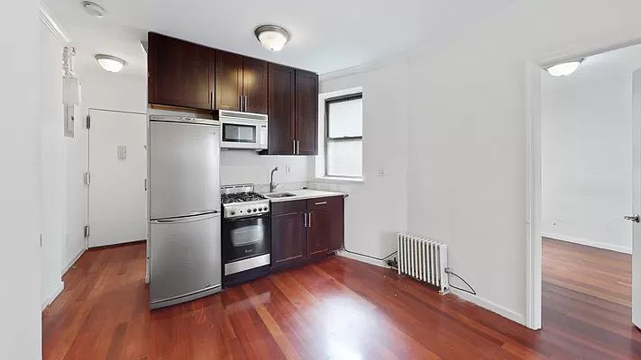 1st image of 500 E 11th St APT 6