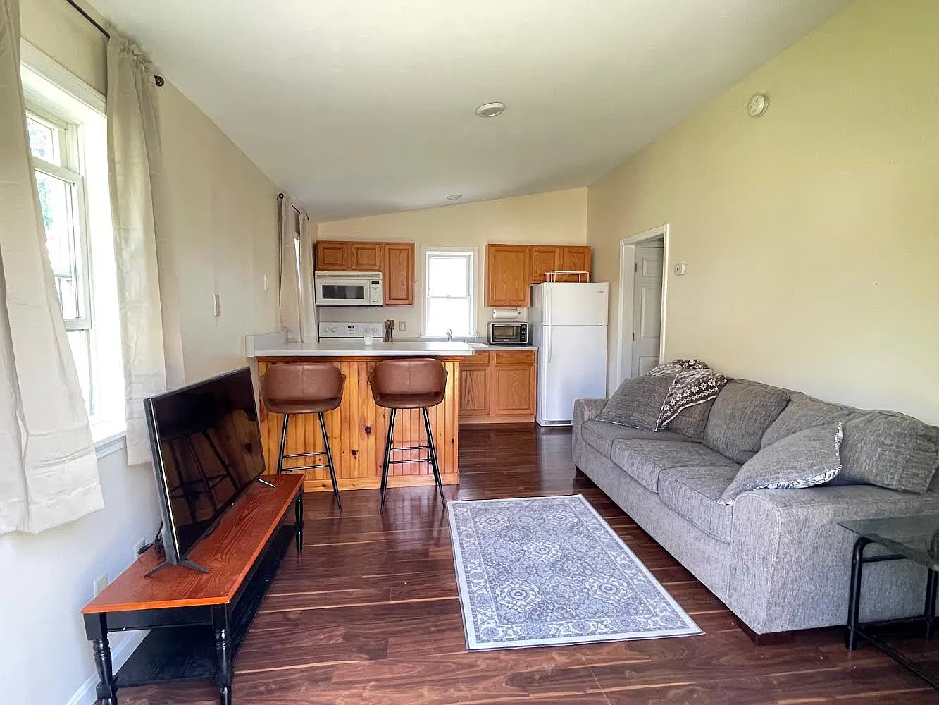 1 bed, 900 sqft, $1,550 — Photo 3