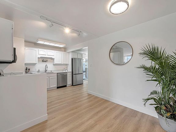 5th image of 141 S Franklin Street
